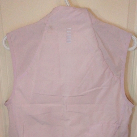 White Under Armour vest size medium - Picture 3 of 3